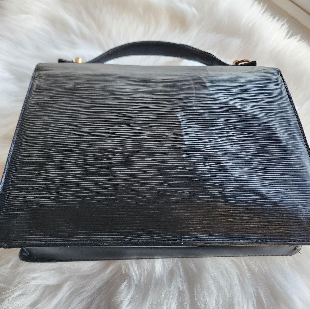 Louis Vuitton Black Epi Clutch w/Wallet - Picture 6 of 17
